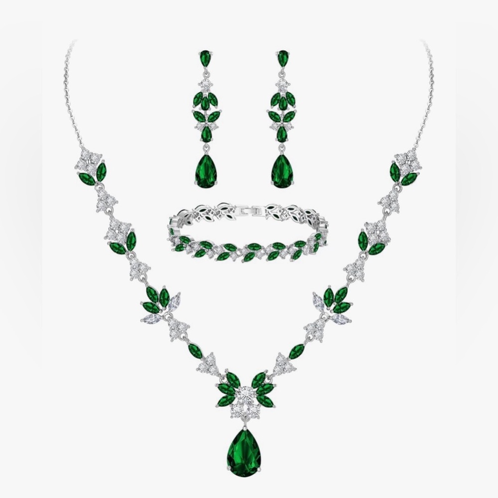 Elegant Green and Silver Jewelry Set
